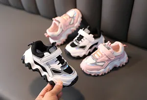 Stijlvolle kindersneakers met holografische accenten en zachte zolen voor hardlopen.