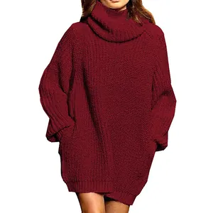 Vue détaillée de cette robe pull à col roulé surdimensionnée bordeaux pour femmes