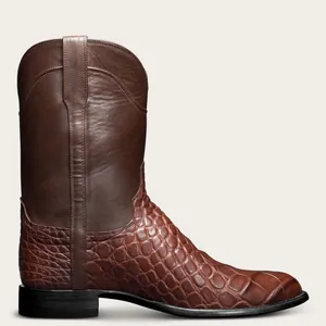 Vue détaillée des bottes de cowboy western marron pour hommes avec une texture crocodile fine