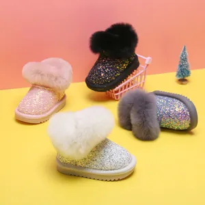 Glitzernde Baby Mädchen Schneestiefel mit Kunstpelzbesatz in verschiedenen Farben auf Gelb