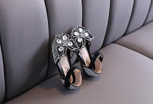 Chaussures de princesse noires pour filles avec fleurs en strass et détails en perles