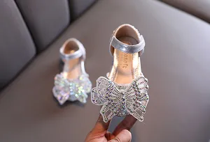 Zilveren prinsessenschoenen voor meisjes met strass vlinder voor dans