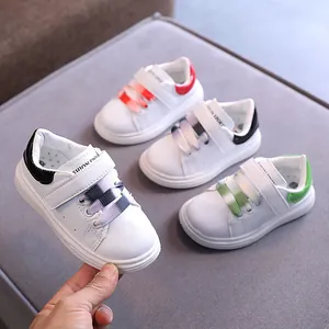 Sneakers Bianche Casual per Bambini in Pelle Sintetica Scarpe da Skate alla Moda con Cinturino a Strappo per Bambini Corsa Camminata