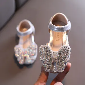 Chaussures de princesse argentées pour fille avec grand papillon en strass et perles