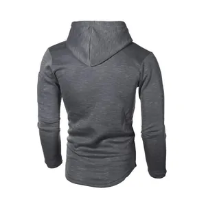 Vista posterior profesional de una camiseta de manga larga con capucha gris jaspeado para hombre