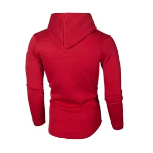 Vista trasera de camiseta roja con capucha slim fit de manga larga con cremallera