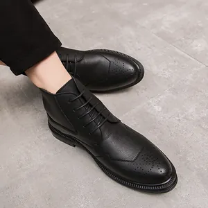 Chaussures en Cuir Montantes pour Hommes Style Britannique Brogue Gravé Affaires Décontracté Microfibre Cuir Antidérapant Chaussures Formelles Hommes Bottines