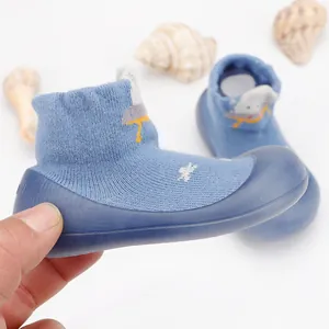 Zapatos de bebé para caminar azules con diseño de nave espacial y suela blanda flexible