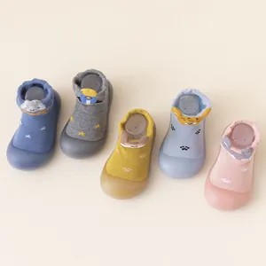 Zapatos tipo calcetín para bebé transpirables con suela blanda y dibujos animados de colores