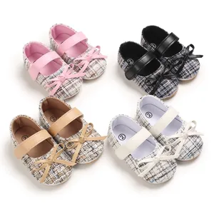 Detailansicht von Baby-Tweed-Prinzessinenschuhen in Pink, Schwarz, Beige und Weiß