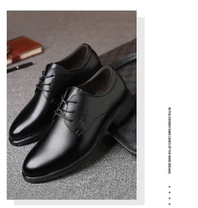 Detailansicht eleganter schwarzer spitzer Leder-Business-Schuhe für formelle Anlässe