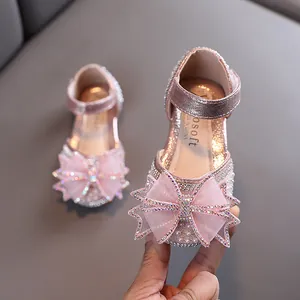 Chaussures de princesse roses pour filles avec grand nœud papillon et strass brillants.