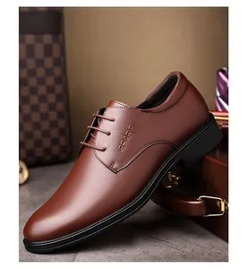 Detailansicht hochwertiger brauner Leder-Business-Schuhe für Herren mit eleganter Prägung