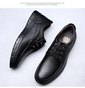 Vue détaillée de chaussures de travail pour hommes en cuir noir avec une semelle en EVA