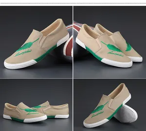 Collage met verschillende hoeken van beige heren instapschoenen met groene veren borduursel