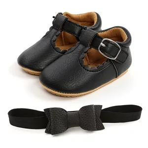 Scarpe da neonata in ecopelle nera con fascia per capelli con fiocco abbinata
