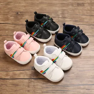Sélection de chaussures de marche pour bébé avec rayures arc-en-ciel et semelles souples