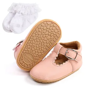 Set di scarpe da camminata principessa rosa neonata con calze bianche con volant