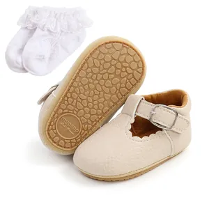 Scarpe Mary Jane beige per neonata con eleganti calzini bianchi con volant in pizzo