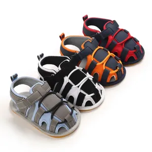 Collezione di sandali morbidi per neonati in vari colori per camminare