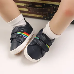 Chaussures de marche bleu foncé pour bébé avec rayures arc-en-ciel et semelle souple