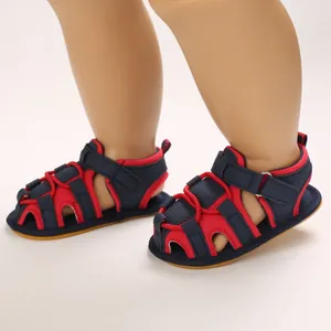 Sandali estivi per neonati con suola morbida rosso e blu navy, scarpe da passeggio traspiranti.