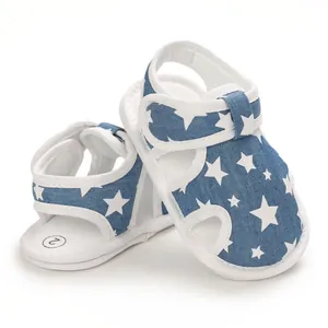 Sandalias para bebé de suela blanda con estrellas y cierre de velcro