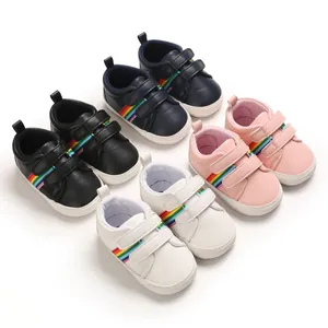 Chaussures de Marche Décontractées pour Bébé Semelle en Caoutchouc Souple Rayures Arc-en-ciel Fermeture Auto-agrippante Cuir PU