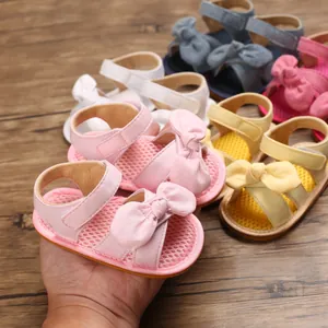 Sandalias de verano para bebé con un lazo y una suela de goma suave antideslizante