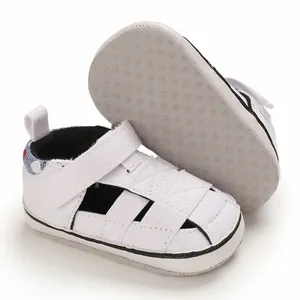 Scarpe primi passi per neonati in tela bianca traforata con suola antiscivolo morbida