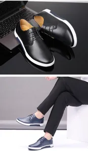 Hochwertiges Detail der Business-Casual-Lederschuhe für Herren in Schwarz und Blau.