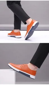 Details von orangefarbenen Herren-Leder-Freizeitschuhen in Übergröße 48