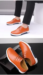 Braune Herren-Lederschuhe für Business und Freizeit, am Modell und auf Laptop gezeigt.