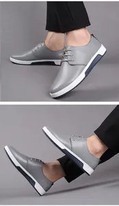 Detaillierte Ansicht grauer Business-Casual-Lederschuhe für Herren mit Schnürung