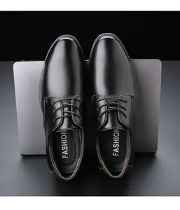 Vista detallada superior de zapatos de vestir para hombre en cuero negro con cordones