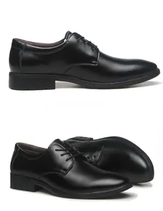 Dos perspectivas de zapatos Oxford clásicos de cuero negro para hombre, ropa de negocios