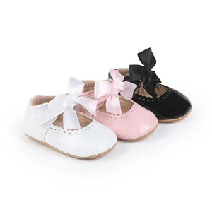 Süße Prinzessinnenschuhe für Babys mit großen Satinschleifen in Weiß, Rosa, Schwarz.