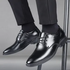 Elegantes zapatos de vestir para hombre en cuero genuino negro con cordones clásicos