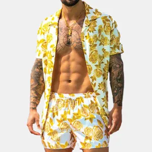 Ensemble de plage 2 pièces pour hommes avec imprimé floral de roses dorées et short assorti