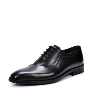 Zapatos Oxford clásicos de cuero negro para hombre con elegantes detalles brogue y punta