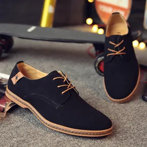 Classic black suede men's casual shoes with non-slip flat sole and brown laces
