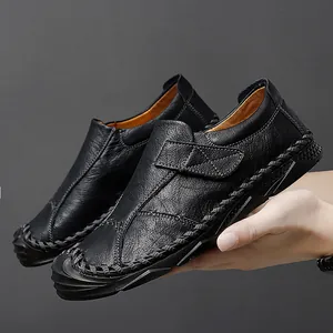 Mocassini casual da uomo in pelle nera di alta qualità con suole cucite a mano resistenti