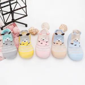 Ademende mesh babysokjes met cartoonberen in diverse pasteltinten