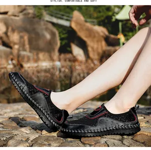 Détail de chaussures en maille noire pour hommes avec des surpiqûres rouges élégantes