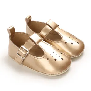 Elegante goldene Baby-Lauflernschuhe mit Stern-Ausschnitten und einer weichen Sohle