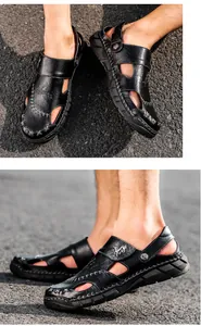 Detaillierte Ansicht der schwarzen Herren-Strandsandalen aus Leder mit Handnähten.