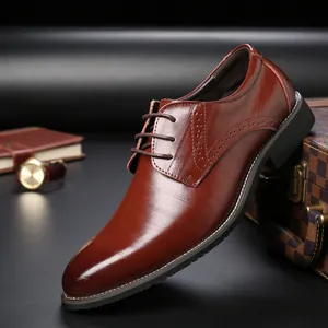 Chaussures classiques en cuir marron pour hommes avec élégants détails richelieu