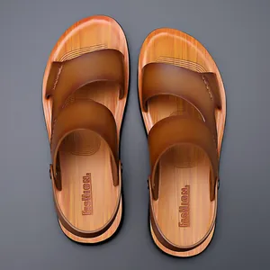 Trendige atmungsaktive Herren Sandalen in Braun mit einem schicken Holzoptik-Fußbett