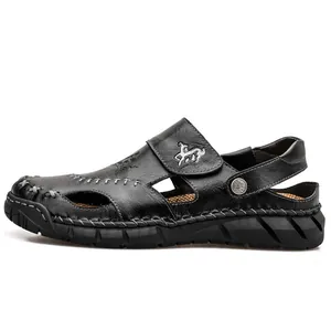 Schwarze handgenähte Herren-Leder-Sandalen mit geschlossener Zehe für den Strand
