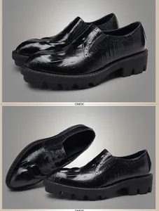 Detailweergave van heren loafers van leer met krokodillenprint en dikke schuimzool.